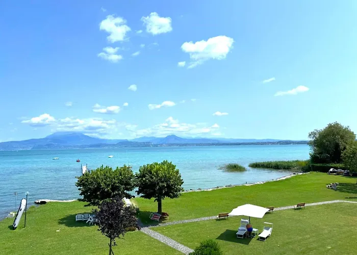 Sg Family - Lakeside Apartment